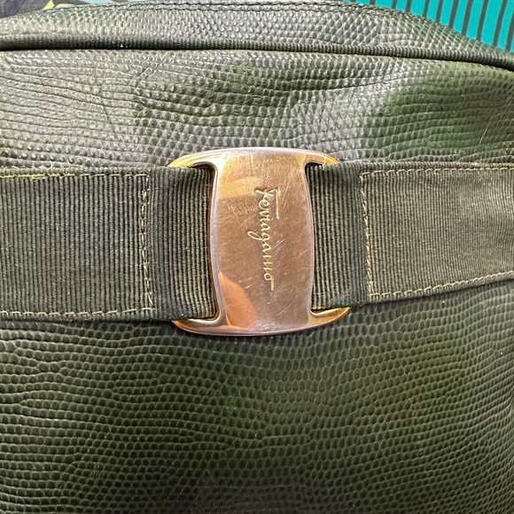 Salvatore Ferragamo Vintage Green Lizard-Embossed Vara Crossbody (1988–1992) - Picture 7 of 11